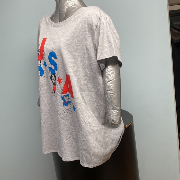 Mickey and friends Disney tee shirt NWOT - Picture 4 of 7